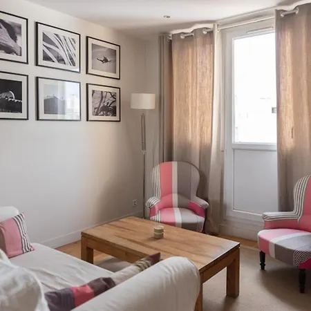 Appartement Nest With View On The Eiffel Tower Parijs